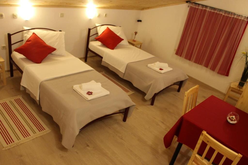 Twin Room with Private Bathroom - Guesthouse Casetta Verde